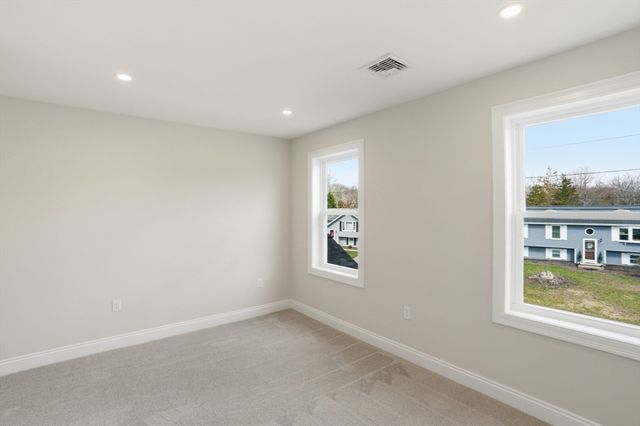 12 Valley Run Dr, Attleboro, MA 02703