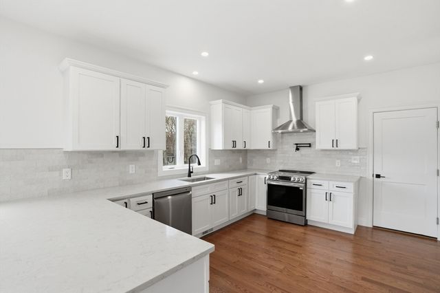 12 Valley Run Dr, Attleboro, MA 02703