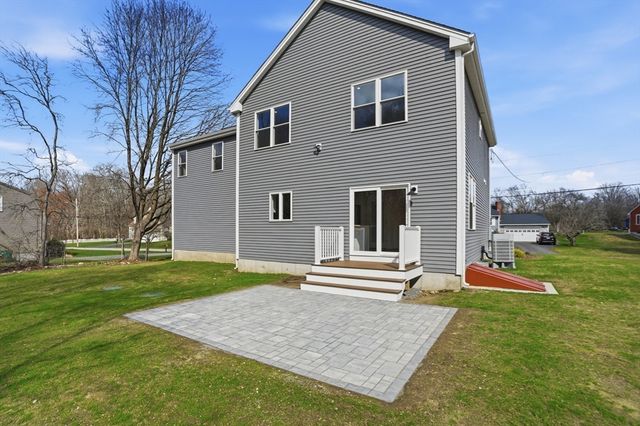 12 Valley Run Dr, Attleboro, MA 02703