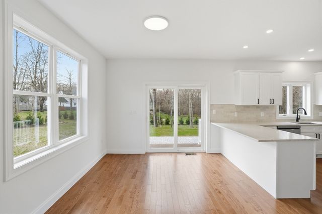 12 Valley Run Dr, Attleboro, MA 02703