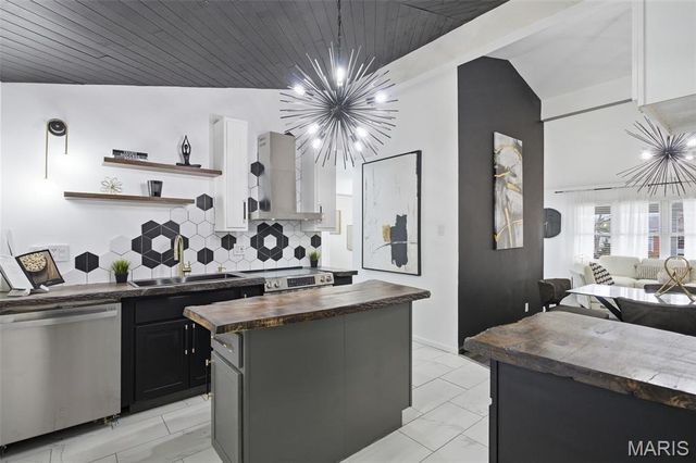 265 Waterford Drive, Florissant, MO 63033