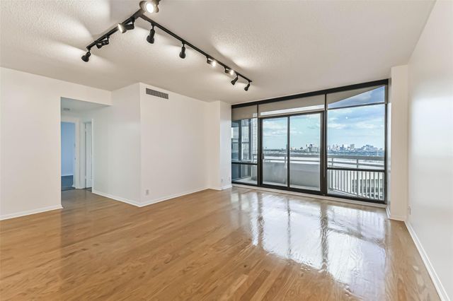 14 Greenway Plaza 15N, Houston, TX 77046