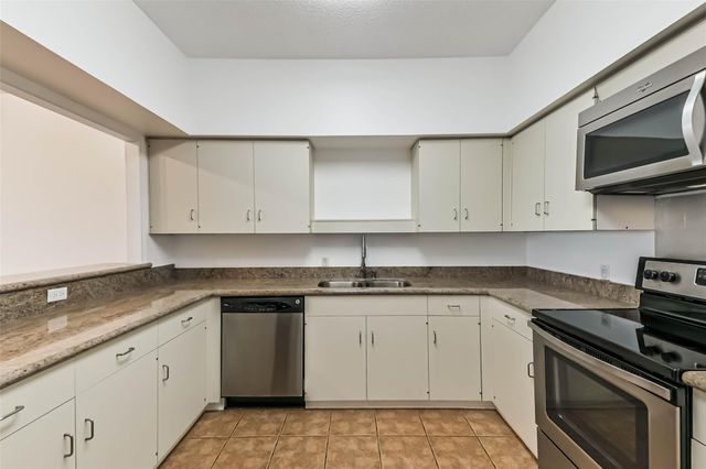 14 Greenway Plaza 15N, Houston, TX 77046