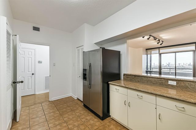 14 Greenway Plaza 15N, Houston, TX 77046