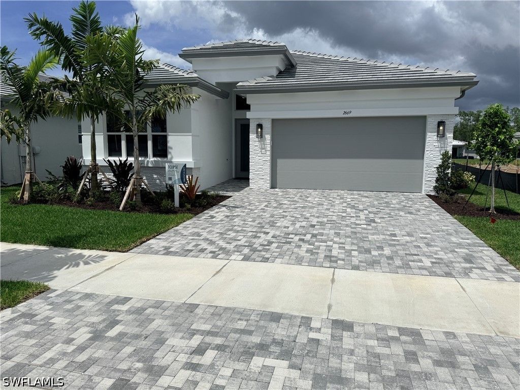 2669 Hyacinth PL, Naples, FL 34112