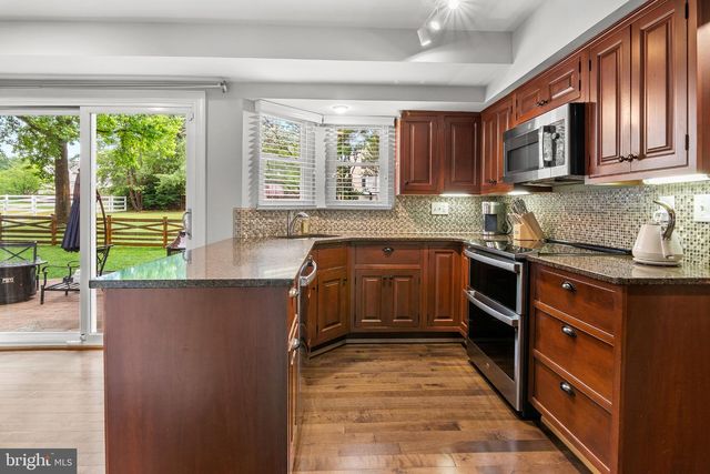 4704 YORKSHIRE DR, Ellicott City, MD 21043