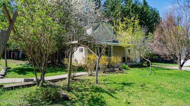 6962 Oak St, Bonners Ferry, ID 83805