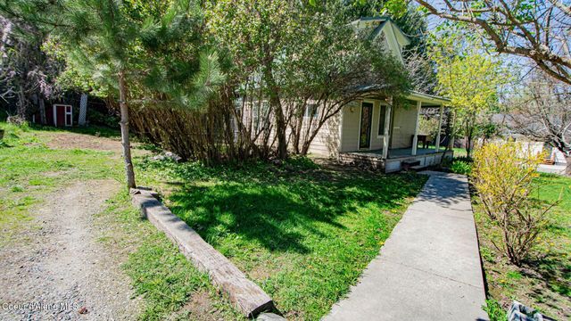 6962 Oak St, Bonners Ferry, ID 83805