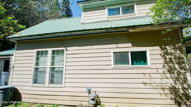 6962 Oak St, Bonners Ferry, ID 83805