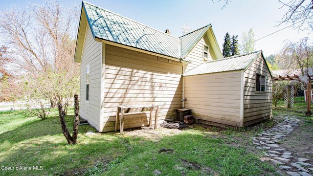 6962 Oak St, Bonners Ferry, ID 83805