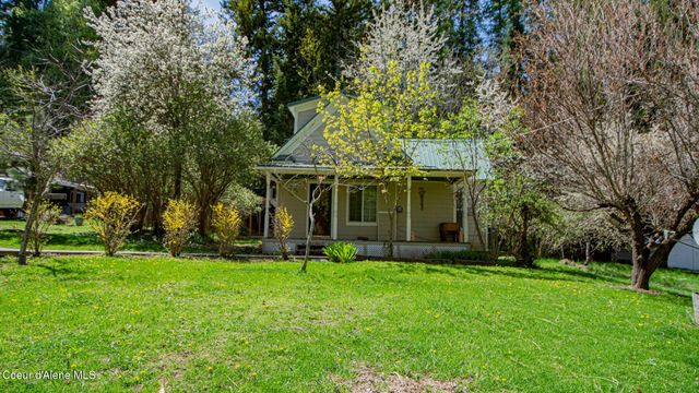 6962 Oak St, Bonners Ferry, ID 83805