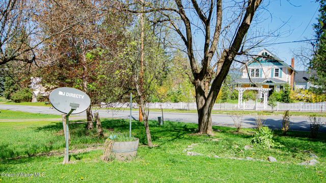 6962 Oak St, Bonners Ferry, ID 83805