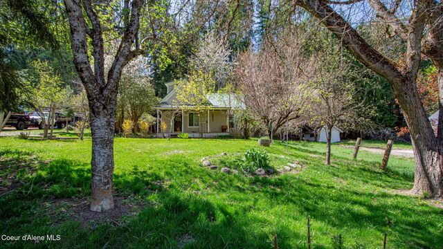 6962 Oak St, Bonners Ferry, ID 83805