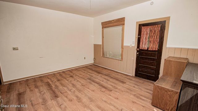 6962 Oak St, Bonners Ferry, ID 83805
