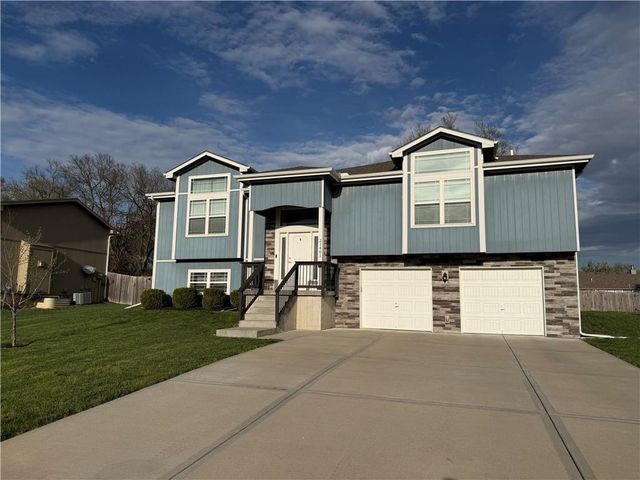 21401 Noble Street, Spring Hill, KS 66083