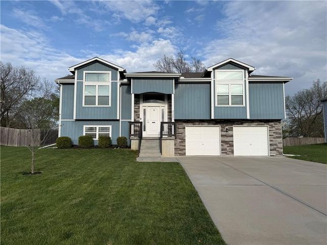 21401 Noble Street, Spring Hill, KS 66083