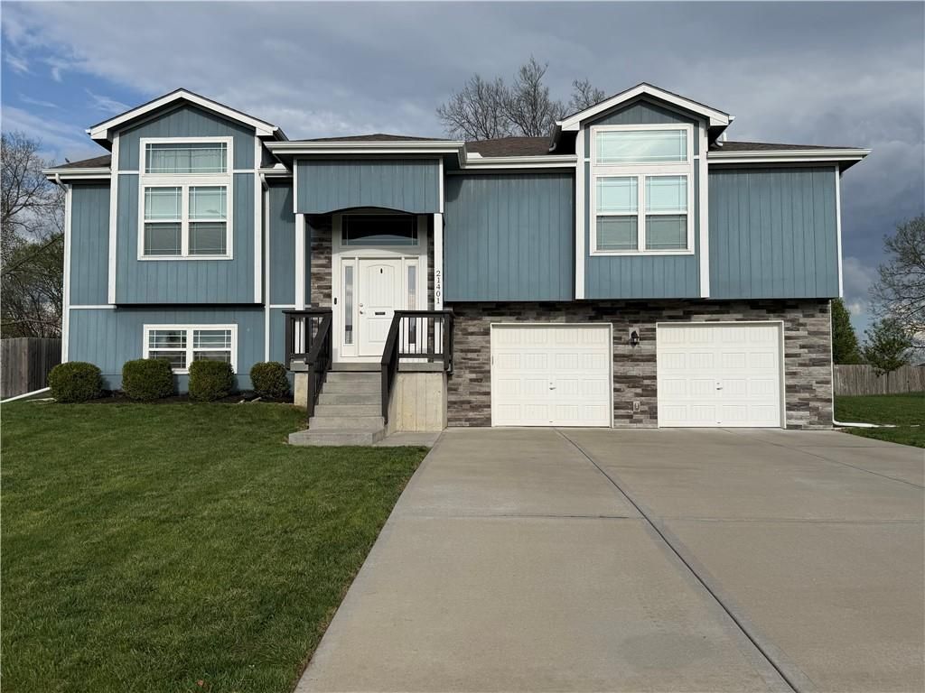 21401 Noble Street, Spring Hill, KS 66083