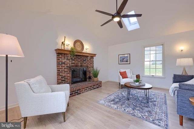 1 BROOKWOOD DR, Lititz, PA 17543