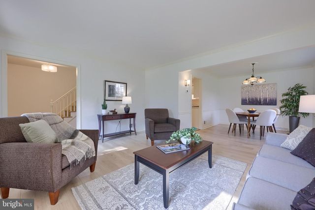 1 BROOKWOOD DR, Lititz, PA 17543