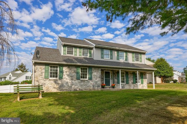 1 BROOKWOOD DR, Lititz, PA 17543