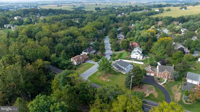 1 BROOKWOOD DR, Lititz, PA 17543