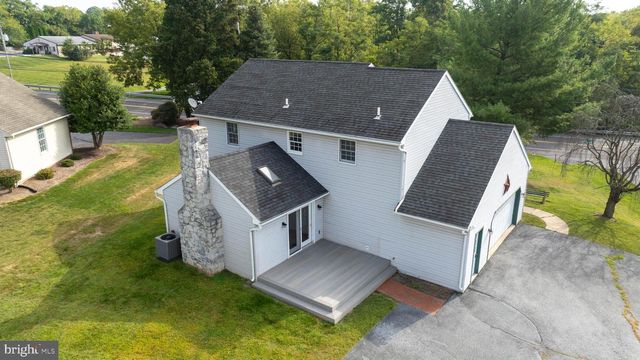 1 BROOKWOOD DR, Lititz, PA 17543