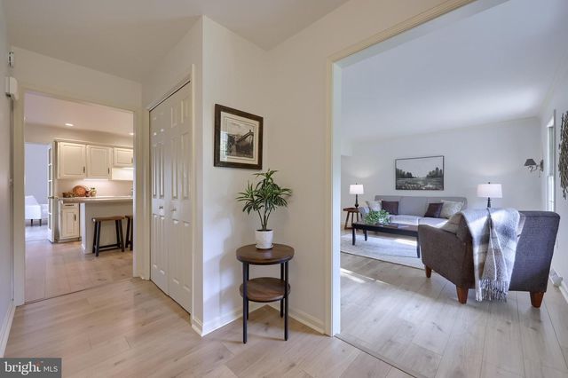 1 BROOKWOOD DR, Lititz, PA 17543