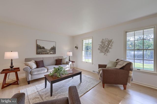 1 BROOKWOOD DR, Lititz, PA 17543