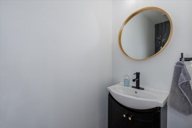 617 Villa Court, West Des Moines, IA 50266