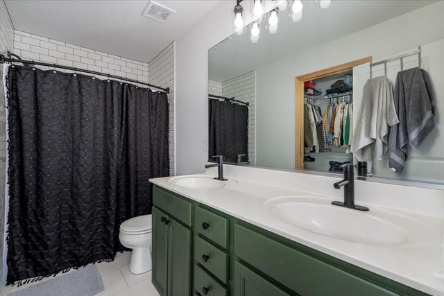 617 Villa Court, West Des Moines, IA 50266