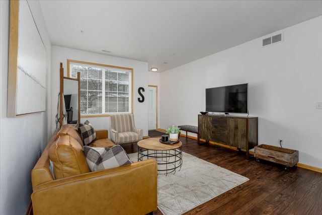 617 Villa Court, West Des Moines, IA 50266