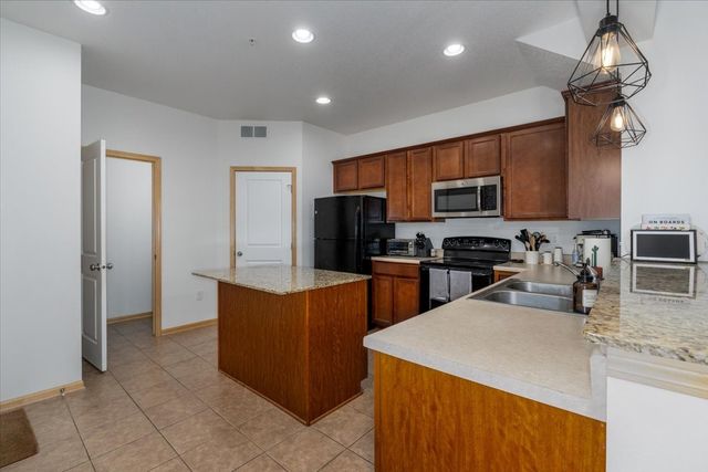 617 Villa Court, West Des Moines, IA 50266