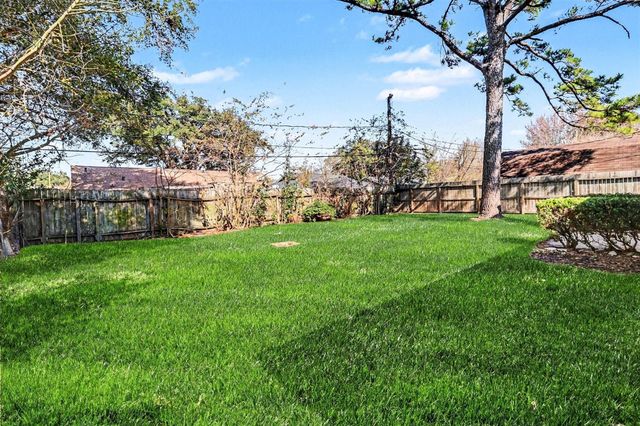 321 Reta Drive, Deer Park, TX 77536