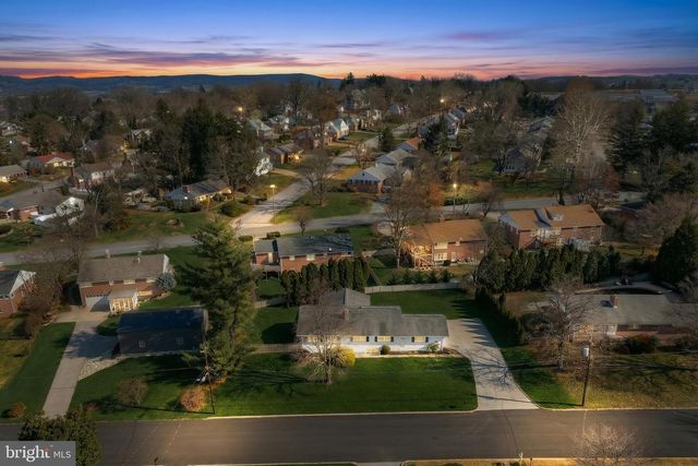 1615 CRESTLYN RD, York, PA 17403