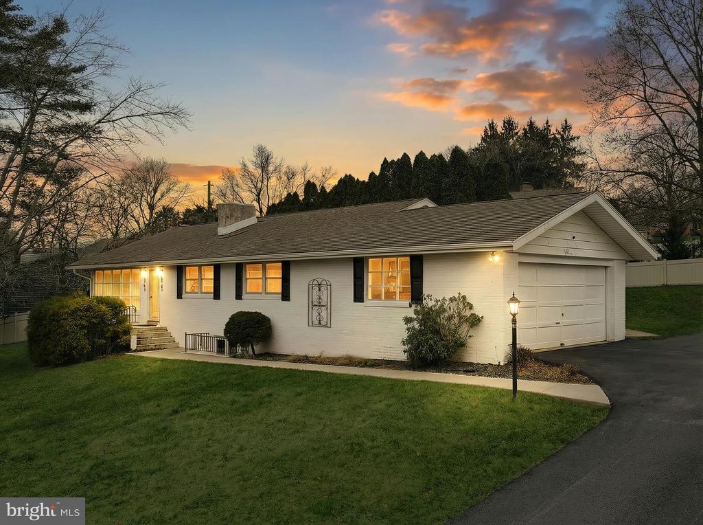 1615 CRESTLYN RD, York, PA 17403