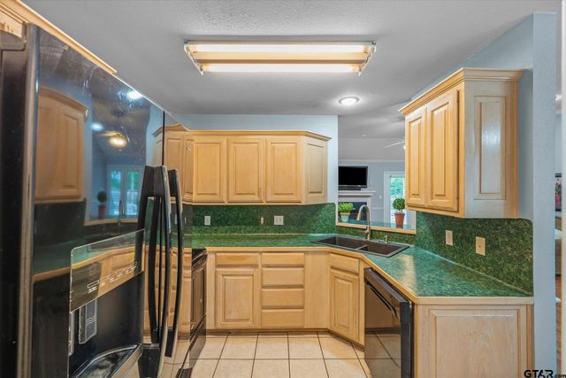 560 Washington St., Van, TX 75790