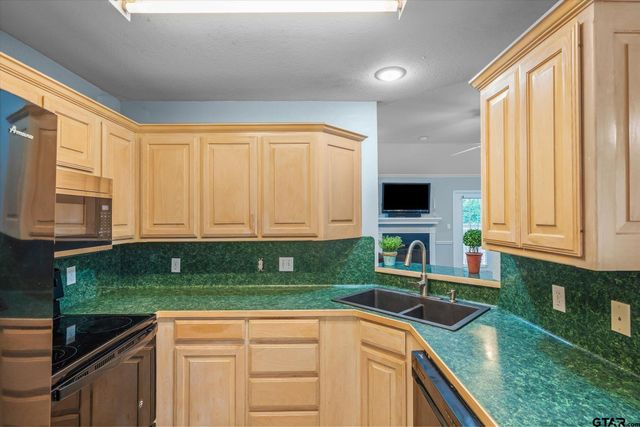 560 Washington St., Van, TX 75790