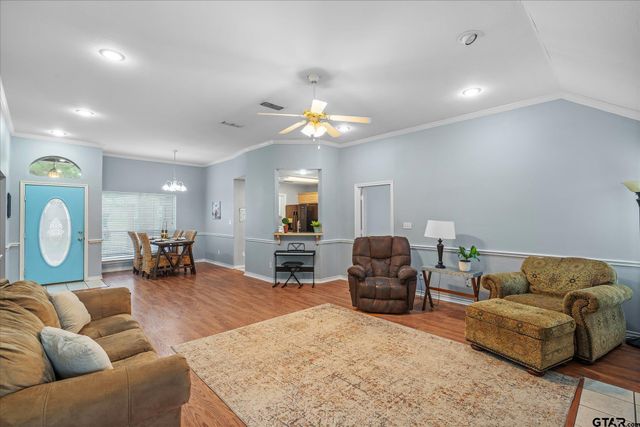 560 Washington St., Van, TX 75790