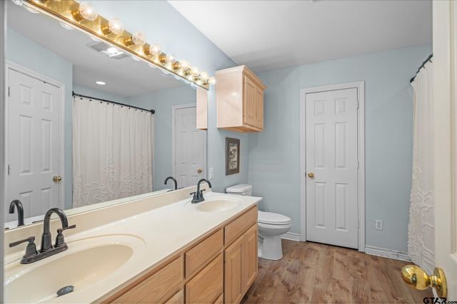 560 Washington St., Van, TX 75790