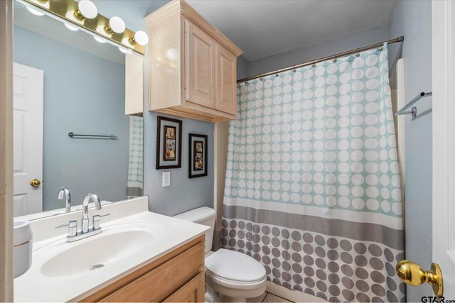 560 Washington St., Van, TX 75790