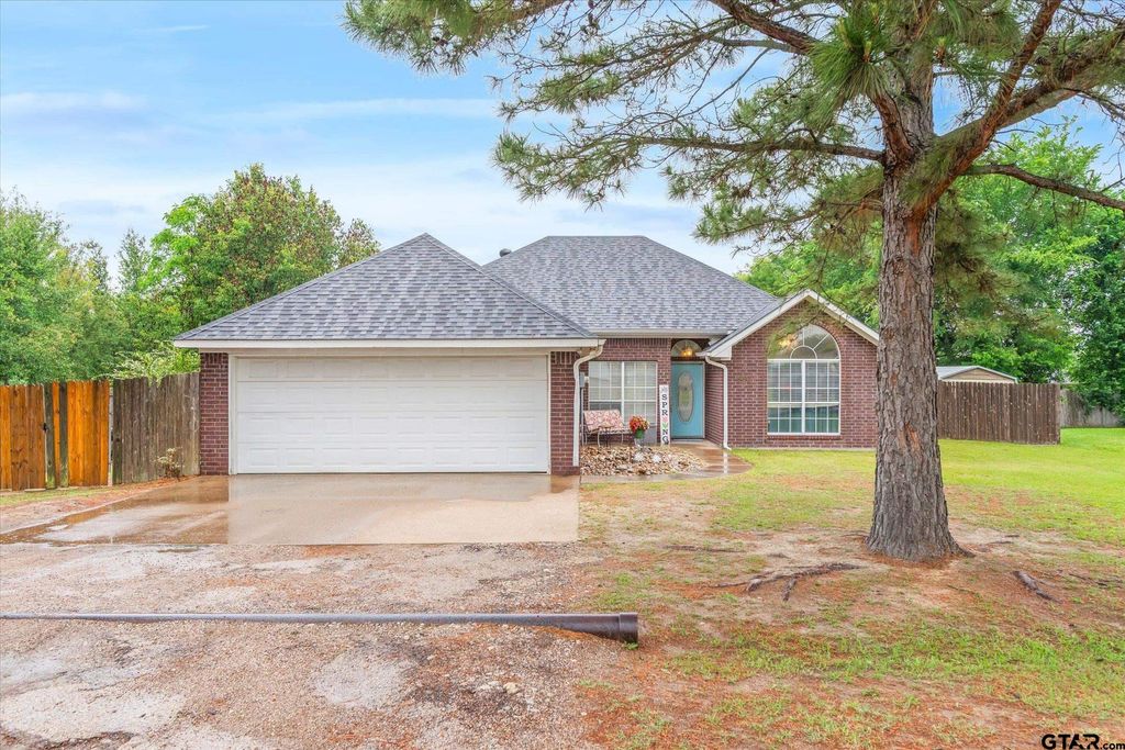 560 Washington St., Van, TX 75790