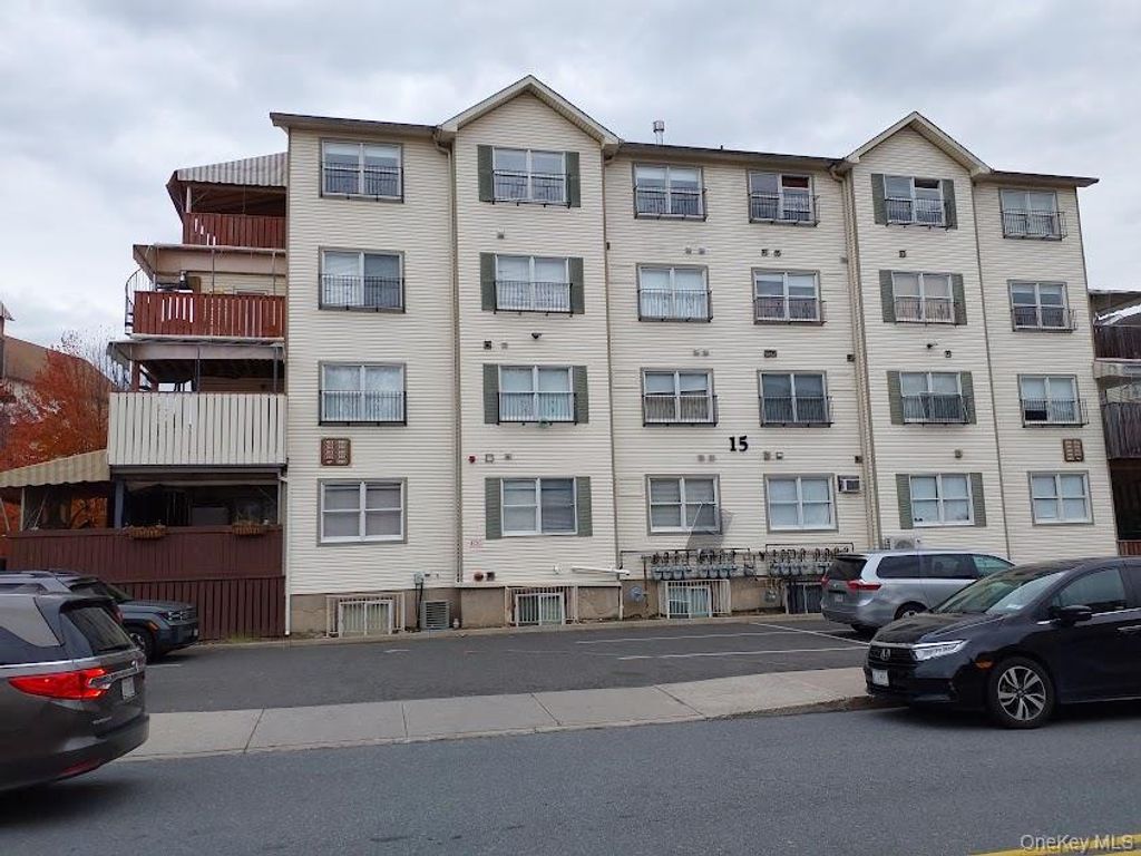 15 Prag Boulevard 411, Monroe, NY 10950