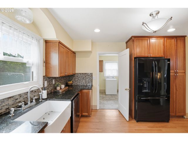1910 HARNEY St, Vancouver, WA 98660