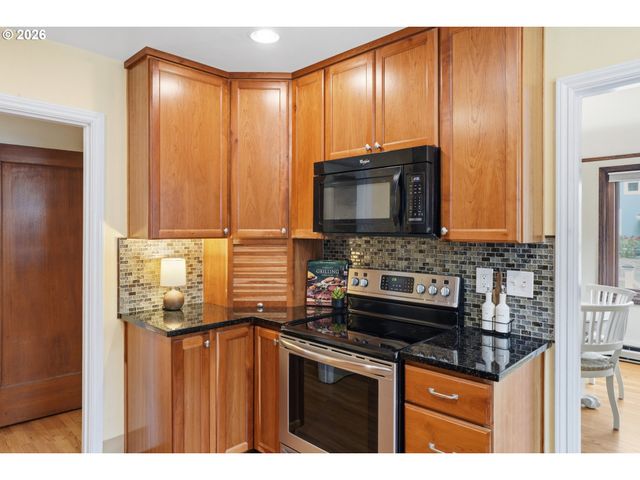 1910 HARNEY St, Vancouver, WA 98660