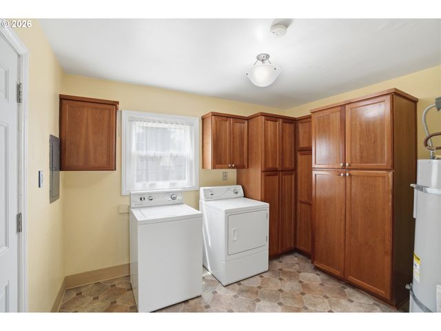 1910 HARNEY St, Vancouver, WA 98660