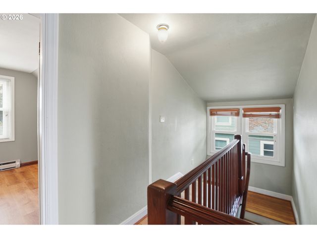 1910 HARNEY St, Vancouver, WA 98660