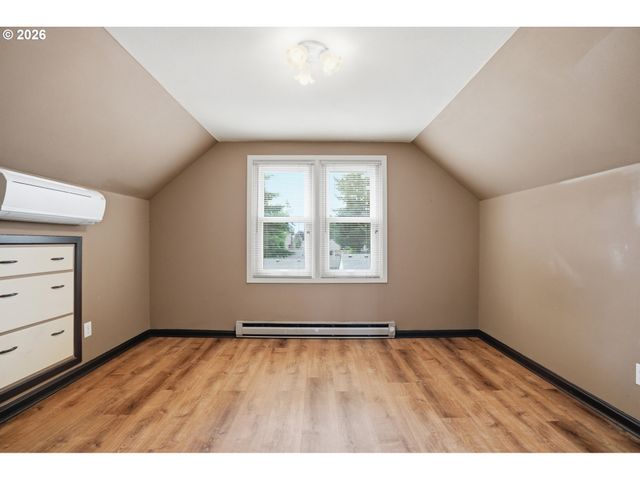 1910 HARNEY St, Vancouver, WA 98660
