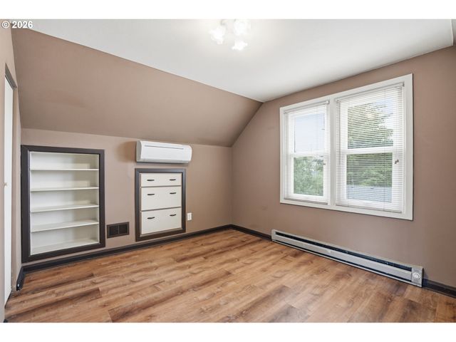 1910 HARNEY St, Vancouver, WA 98660
