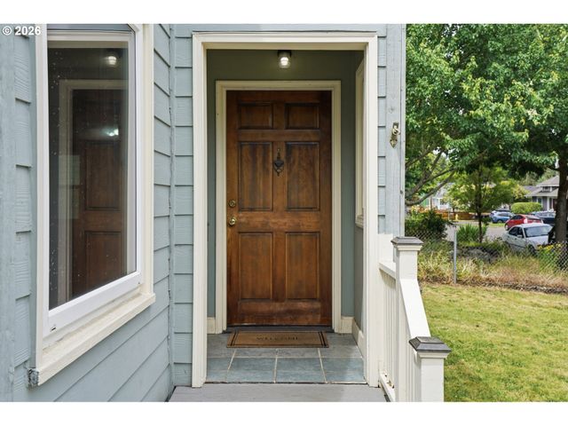 1910 HARNEY St, Vancouver, WA 98660