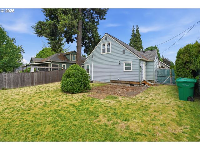 1910 HARNEY St, Vancouver, WA 98660